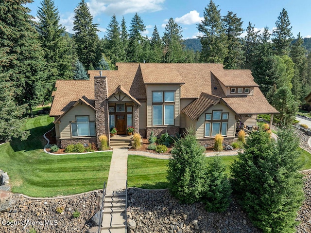 view of front facade featuring a front yard