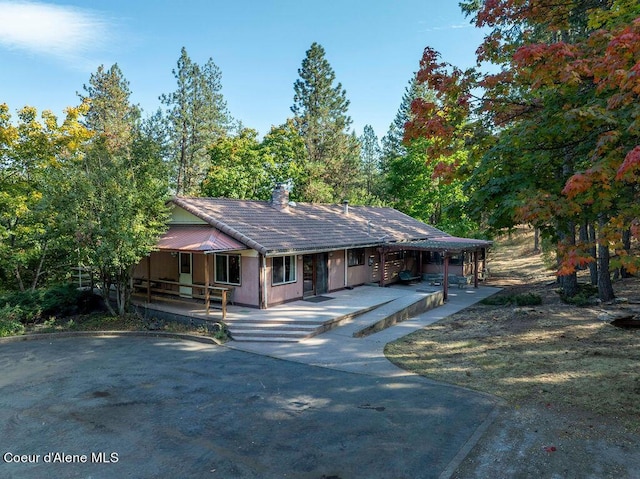 905 S Tanglewood Rd, Post Falls, ID 83854 - view of front of property featuring covered porch and a chimney