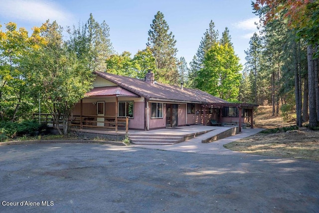 905 S Tanglewood Rd, Post Falls, ID 83854 - view of front facade with a porch and a chimney