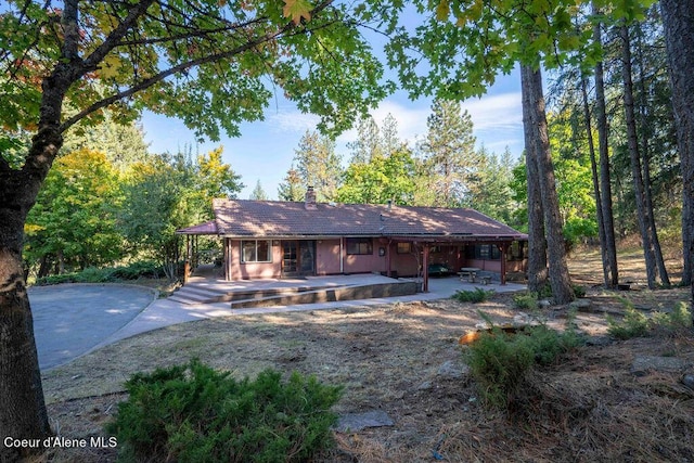 905 S Tanglewood Rd, Post Falls, ID 83854 - view of front of house featuring a chimney