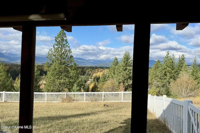 view of yard with a mountain view