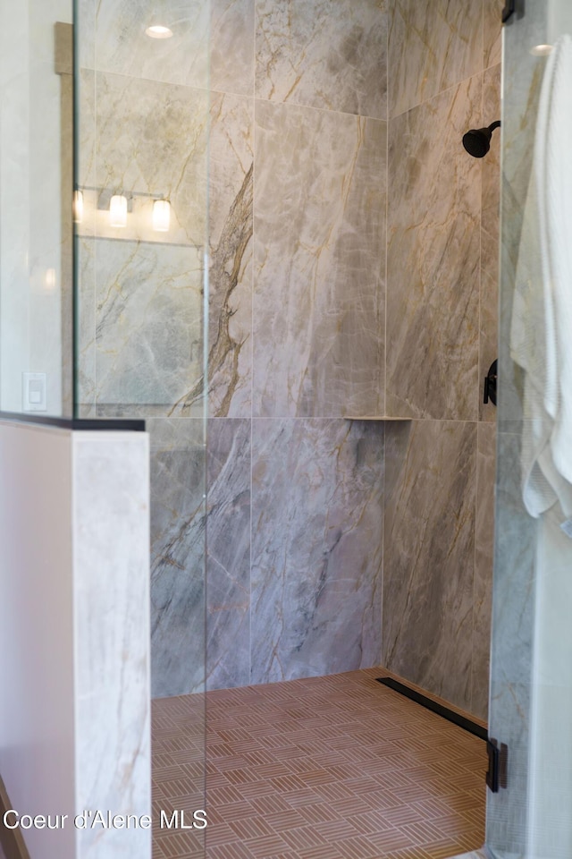11996 N Rocking R, Hayden, ID 83835 - bathroom with tiled shower