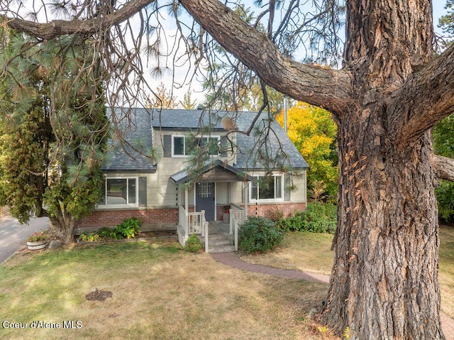 view of front of house with a front yard