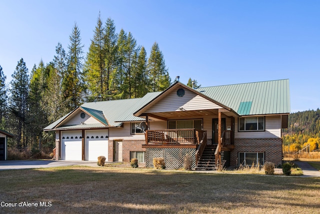 view of front facade featuring a front lawn and a garage