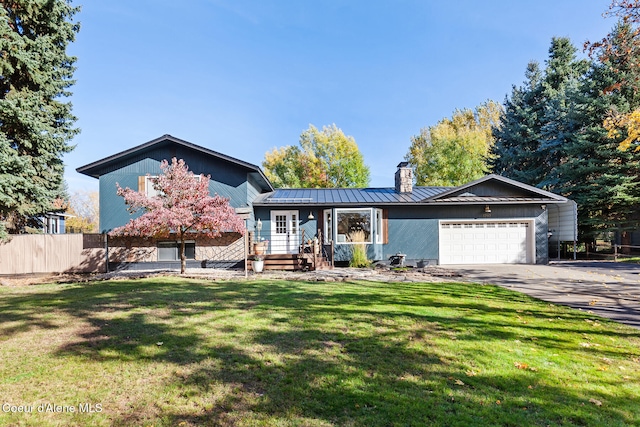 view of front of home featuring a front yard and a garage