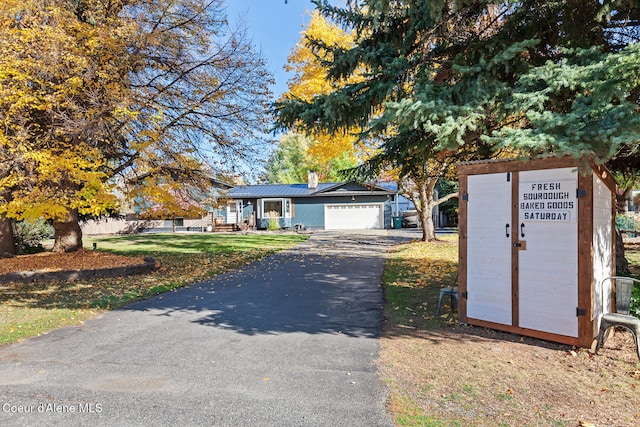 view of front facade featuring a garage