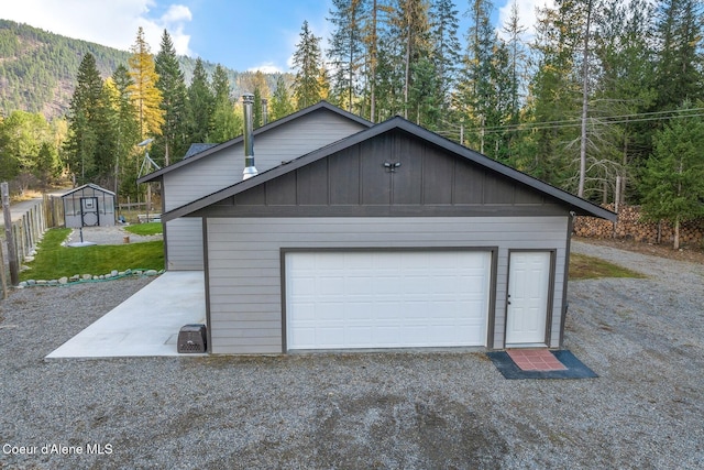 garage featuring a mountain view