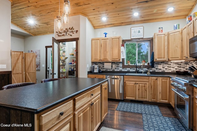 kitchen with wood ceiling, appliances with stainless steel finishes, dark hardwood / wood-style floors, sink, and a center island