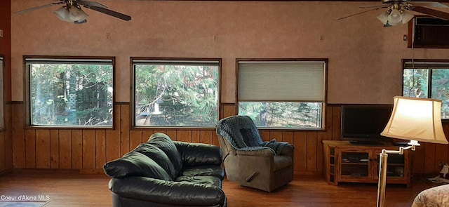 sunroom with ceiling fan