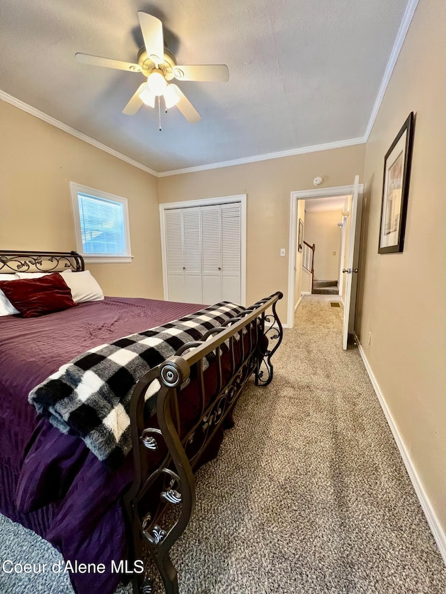 bedroom featuring ceiling fan, ornamental molding, light carpet, and a closet