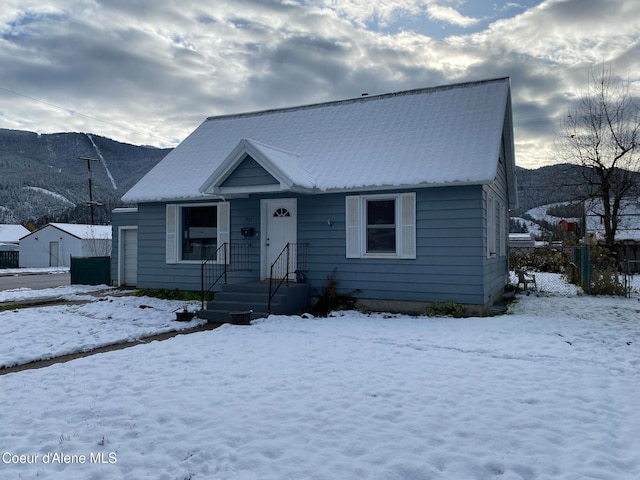 bungalow-style house with a mountain view