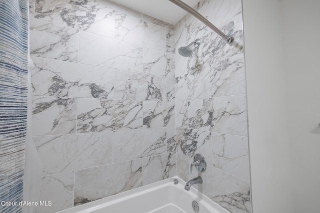 bathroom featuring tiled shower / bath combo