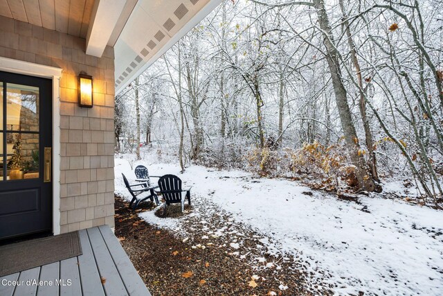 view of yard layered in snow