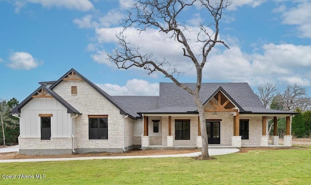 view of front of house with covered porch and a front lawn