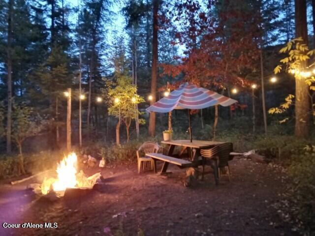 view of yard with a fire pit