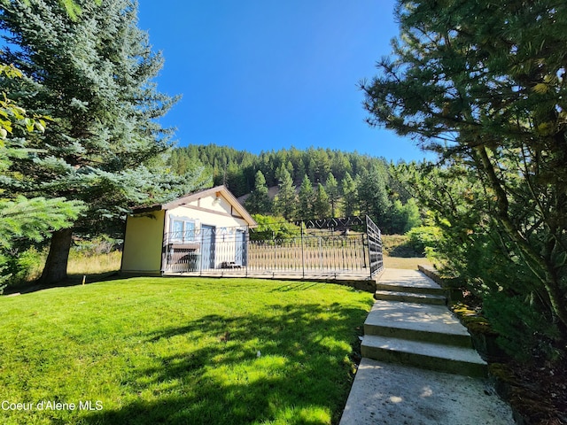 view of yard with a shed