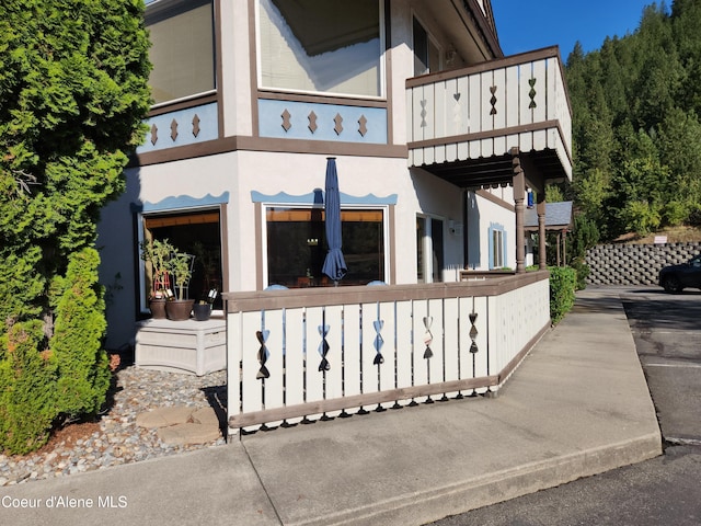 view of front of house featuring a balcony