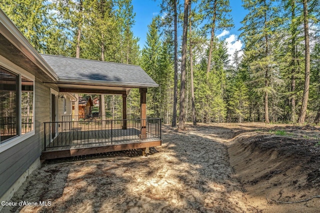 view of yard featuring a forest view