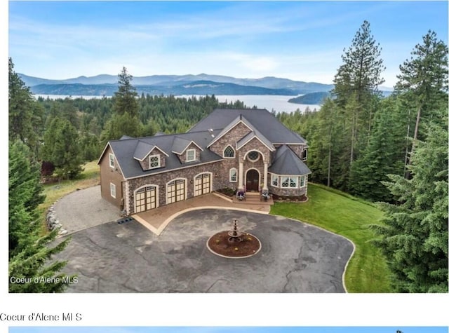 view of front facade with a mountain view and a front yard