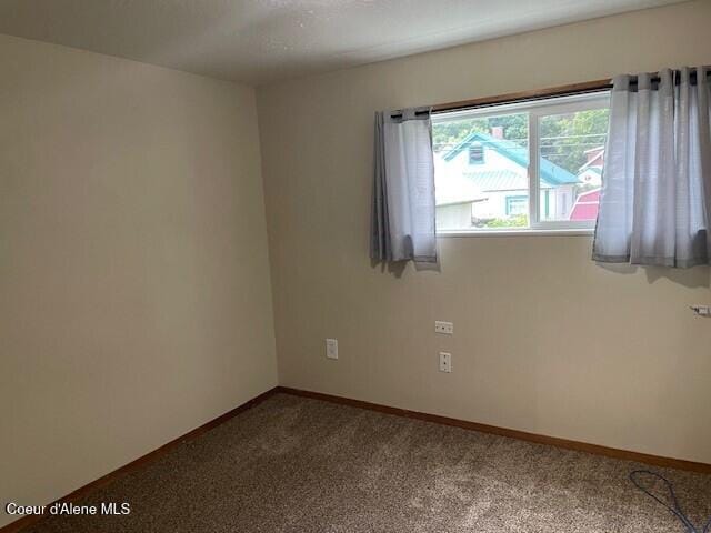 view of carpeted spare room