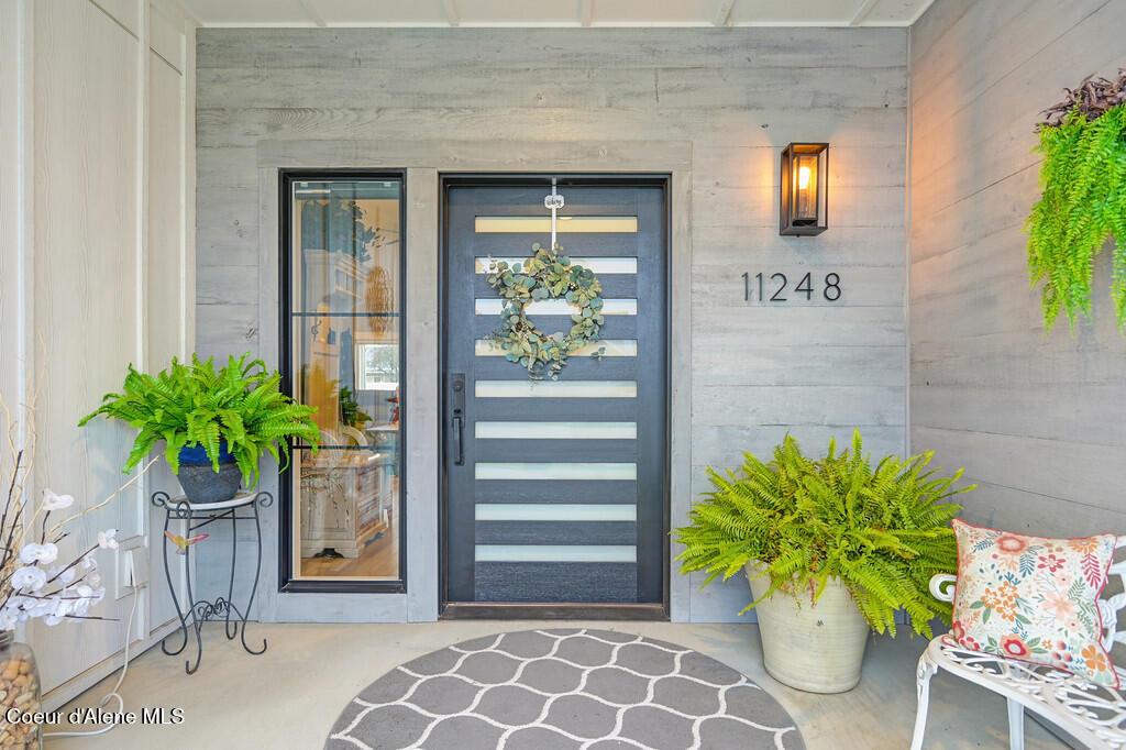 doorway to property featuring covered porch