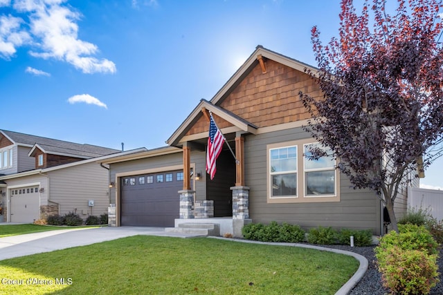 craftsman inspired home with a front lawn