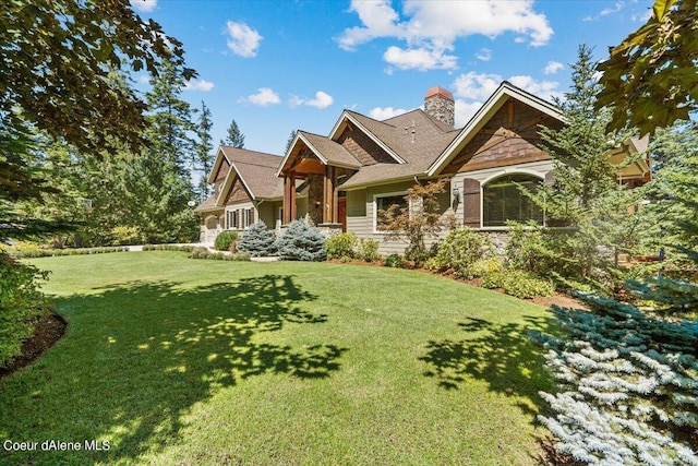 craftsman house featuring a front lawn