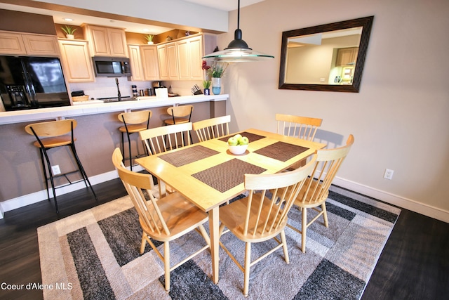 dining room featuring dark wood-style floors, recessed lighting, and baseboards