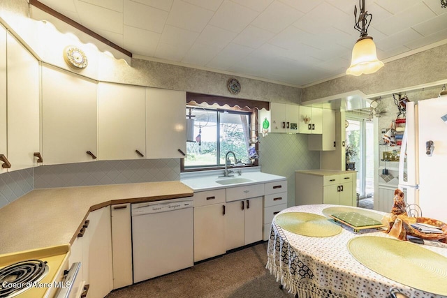 2834 W Conkling Rd, Worley, ID 83876 - kitchen featuring white appliances, light countertops, ornamental molding, decorative light fixtures, and carpet flooring