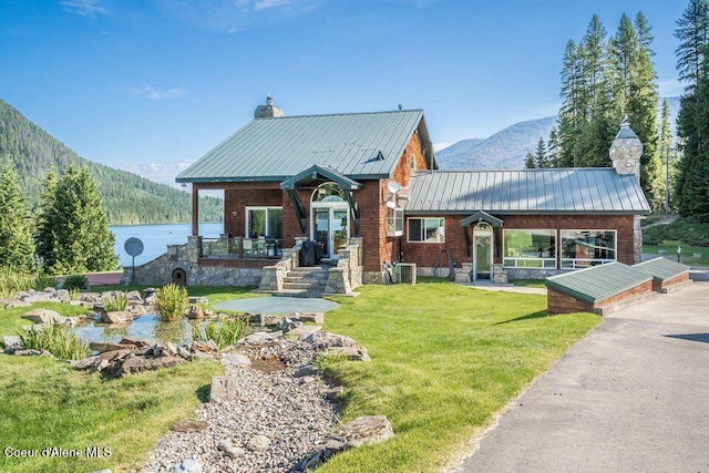 view of home's community featuring a mountain view and a yard