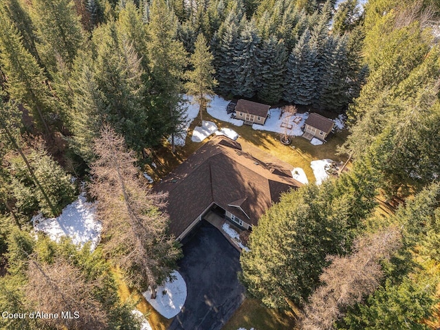 bird's eye view featuring a forest view