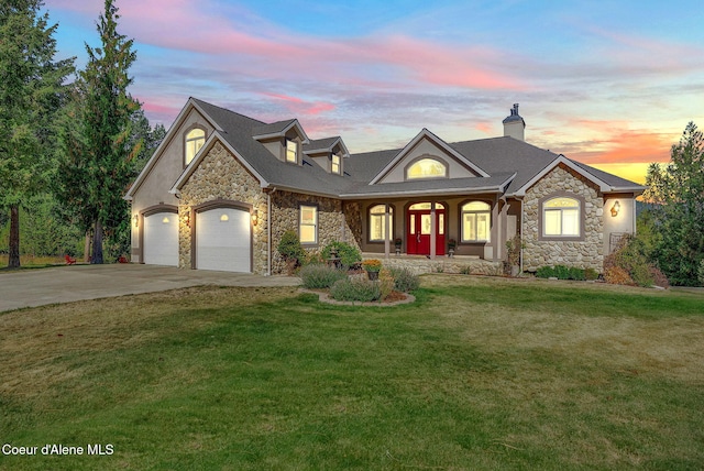 view of front of home featuring a yard