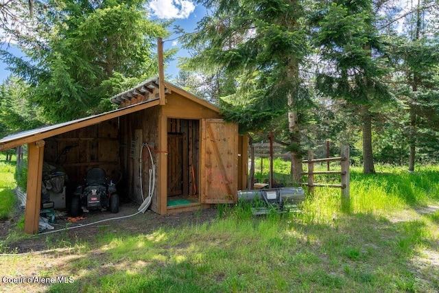 view of outbuilding