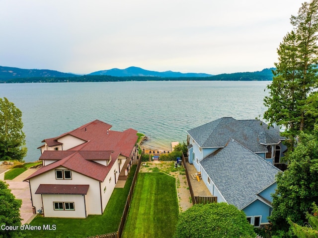 water view featuring a mountain view