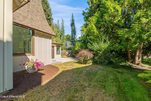 view of yard with a patio