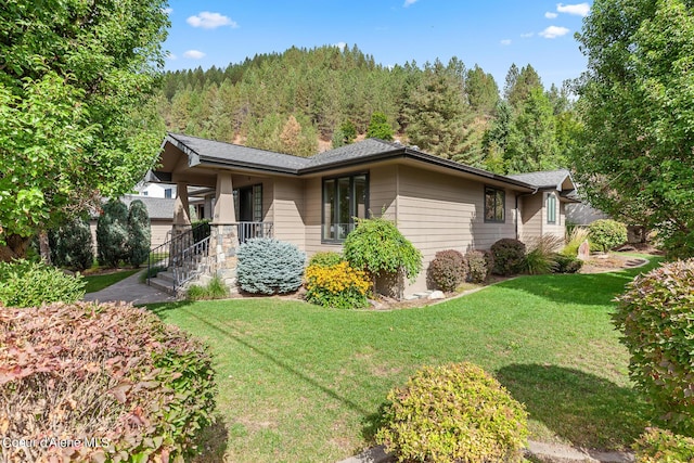 view of front of house with a front lawn