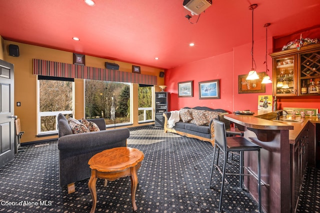 living area featuring wet bar, recessed lighting, and carpet