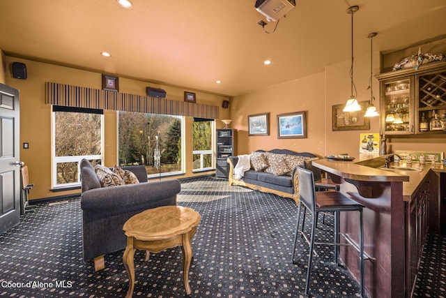 living area with carpet flooring, recessed lighting, and wet bar