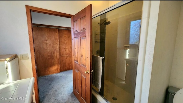 bathroom with enclosed tub / shower combo