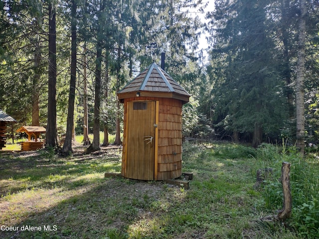 view of outbuilding