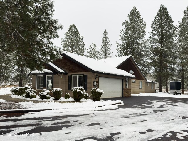 view of front facade featuring a garage