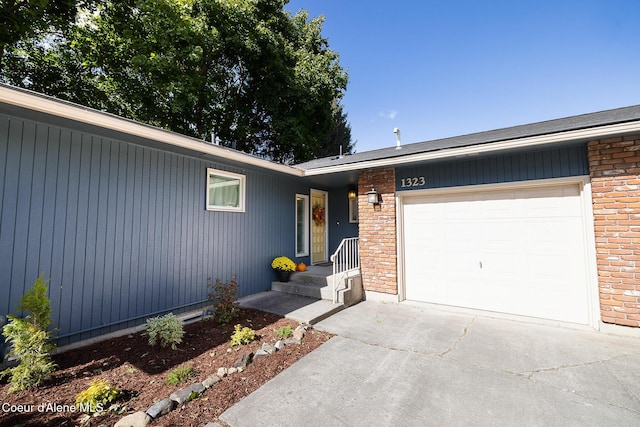 view of front facade featuring a garage