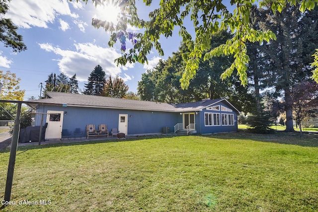 back of house featuring a lawn