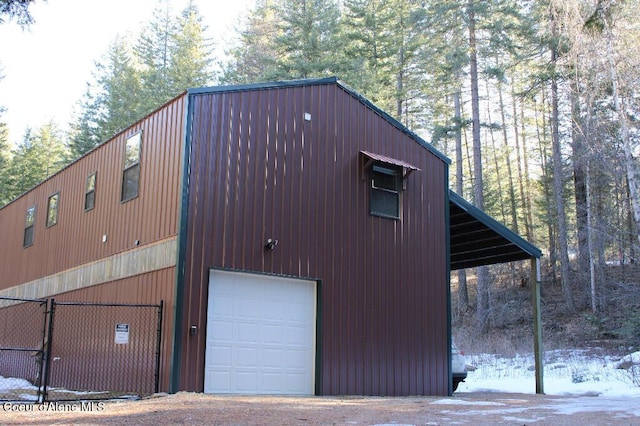 view of outbuilding with dirt driveway