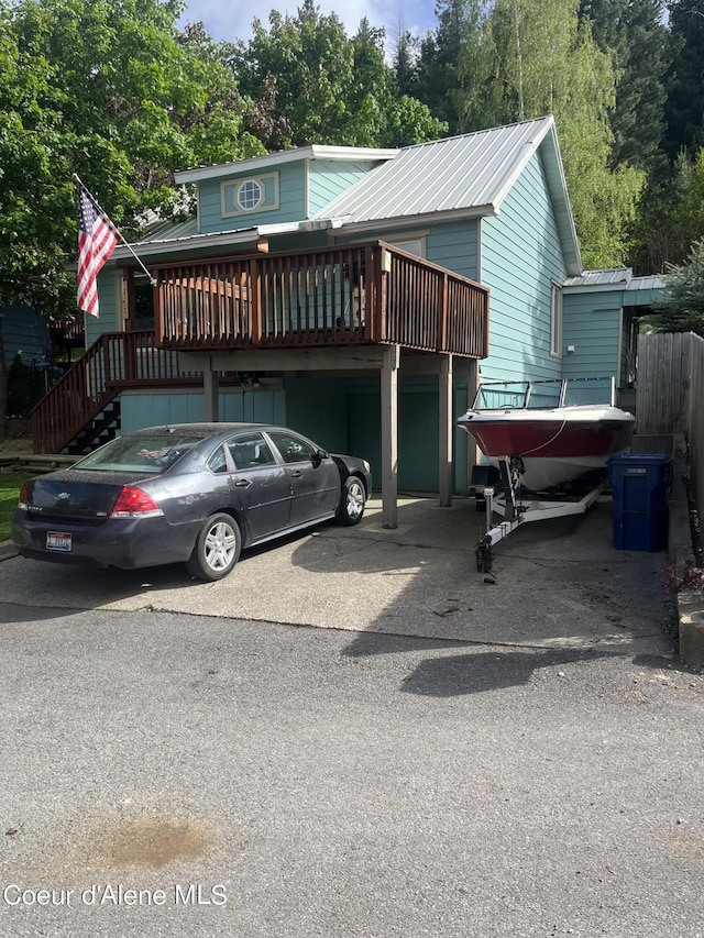 view of front facade featuring a deck