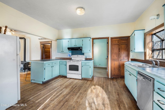 kitchen featuring sink, blue cabinets, white appliances, and dark wood-type flooring