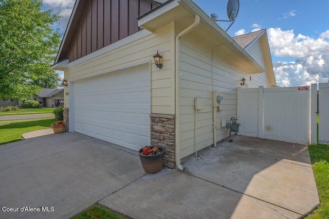 1449 N Moonstone St, Post Falls, ID 83854 - garage featuring driveway