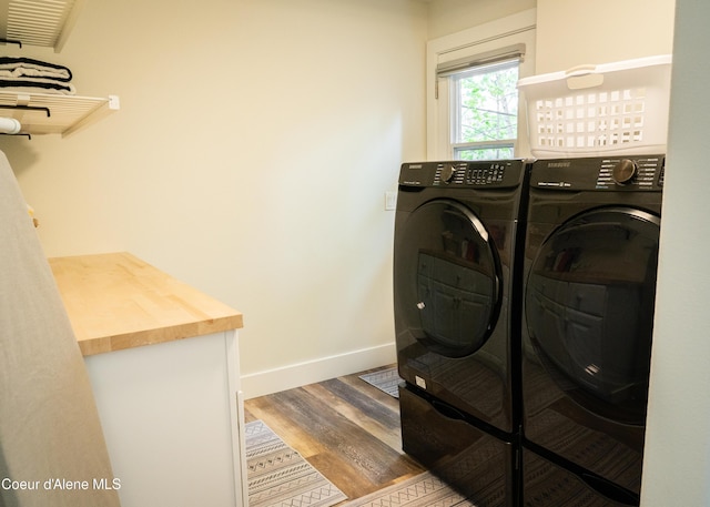 laundry area featuring light wood-type flooring and independent washer and dryer