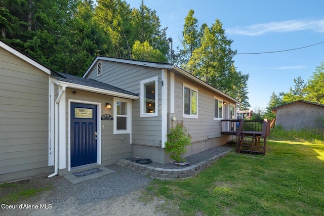 view of front of home featuring a deck and a front yard