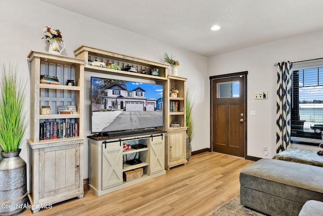 living room featuring light wood-style flooring, recessed lighting, and baseboards